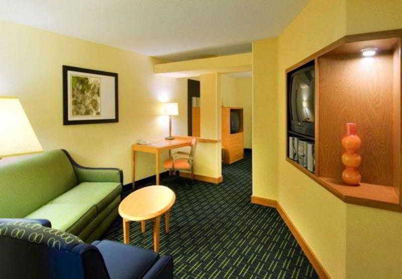 Fairfield Inn And Suites By Marriott Emporia I-95 Ngoại thất bức ảnh